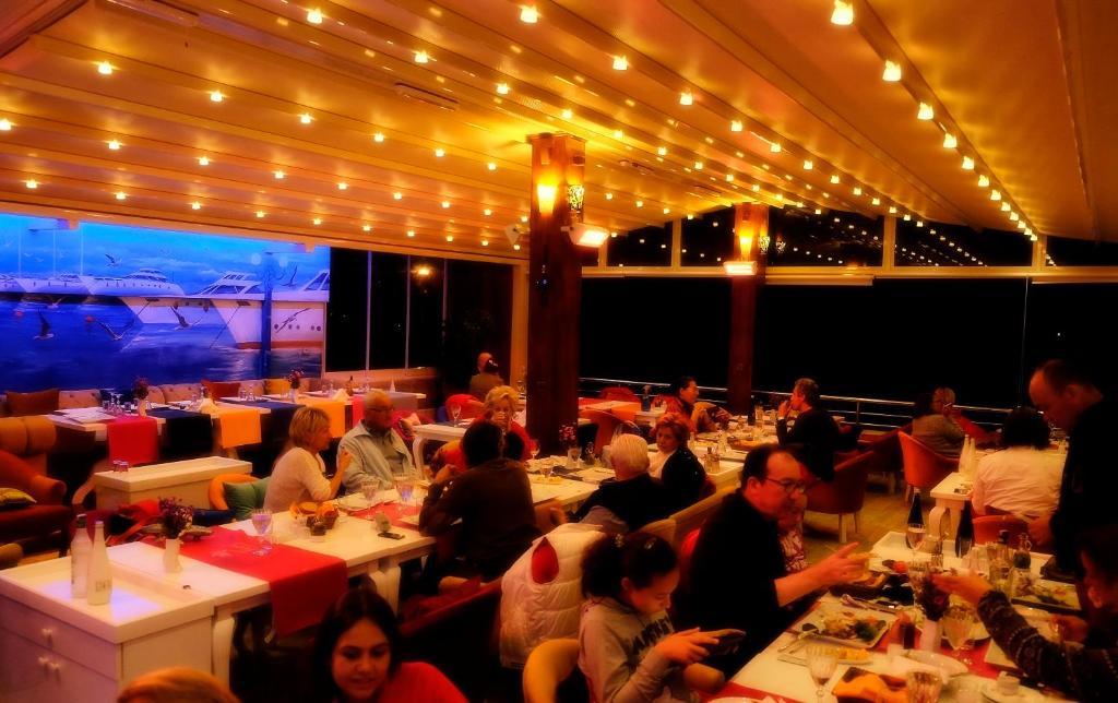 Alp Otel Restaurant Küçükkuyu Exteriör bild
